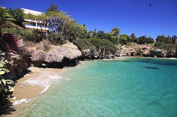 Beach - Elio A 1BDR Apt w/Garden 1 min from beach by Hospi (92WH+XQ2 Ligaria, Greece)