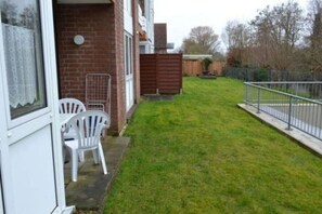 Outdoor dining - Haus Elbstrom Comfortable holiday residence (Cuxhaven)