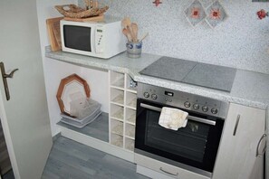 Kühlschrank, Ofen, Herdplatte, Geschirrspüler