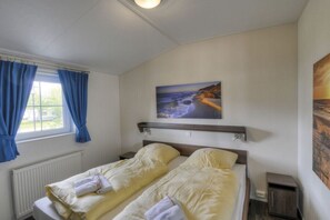 3 bedrooms, desk, iron/ironing board, free WiFi - Holiday House 177 (Seeadler ("Sea Eagle") type). (Fehmarn)