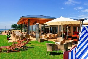 Outdoor dining - Seemöwe ("Seagull") F178. (Fehmarn)