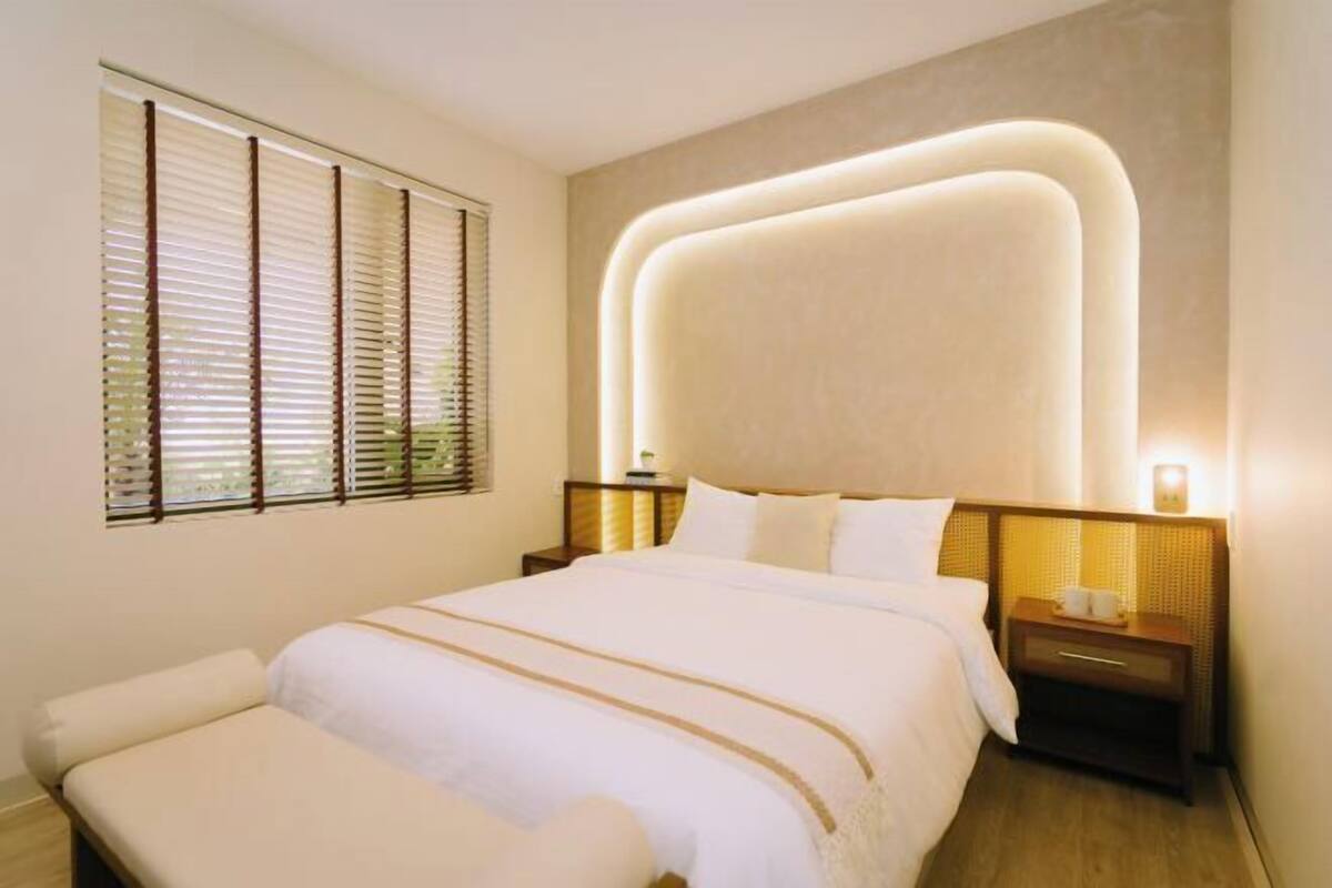 Ropa de cama de alta calidad, escritorio y insonorización
