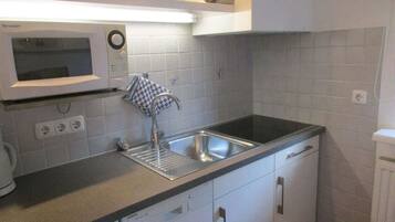 Kühlschrank, Herdplatte, Geschirrspüler