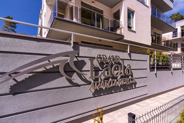 تفاصيل الفندق من الخارج