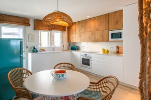 Fridge, microwave, oven, dishwasher