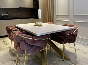 Lägenhet (Two Bedroom Apartment with Terrace an) | Matsal