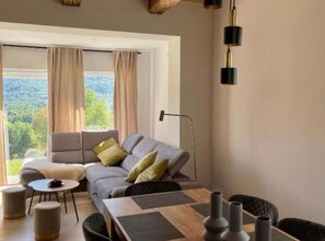 House (Three Bedroom Holiday Home) | Living room | 32-inch flat-screen TV with digital channels - Holiday Home Zagorka (Ogulin)