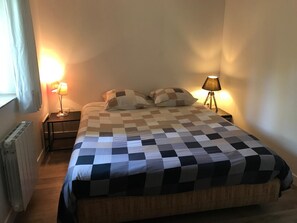 3 bedrooms, iron/ironing board, free WiFi, bed sheets