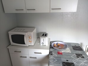 Mikroaaltouuni, uuni, liesi