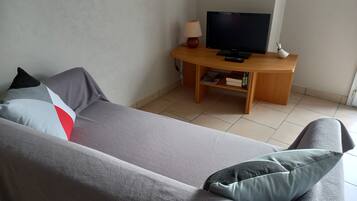 1 makuuhuone, silitysrauta/-lauta