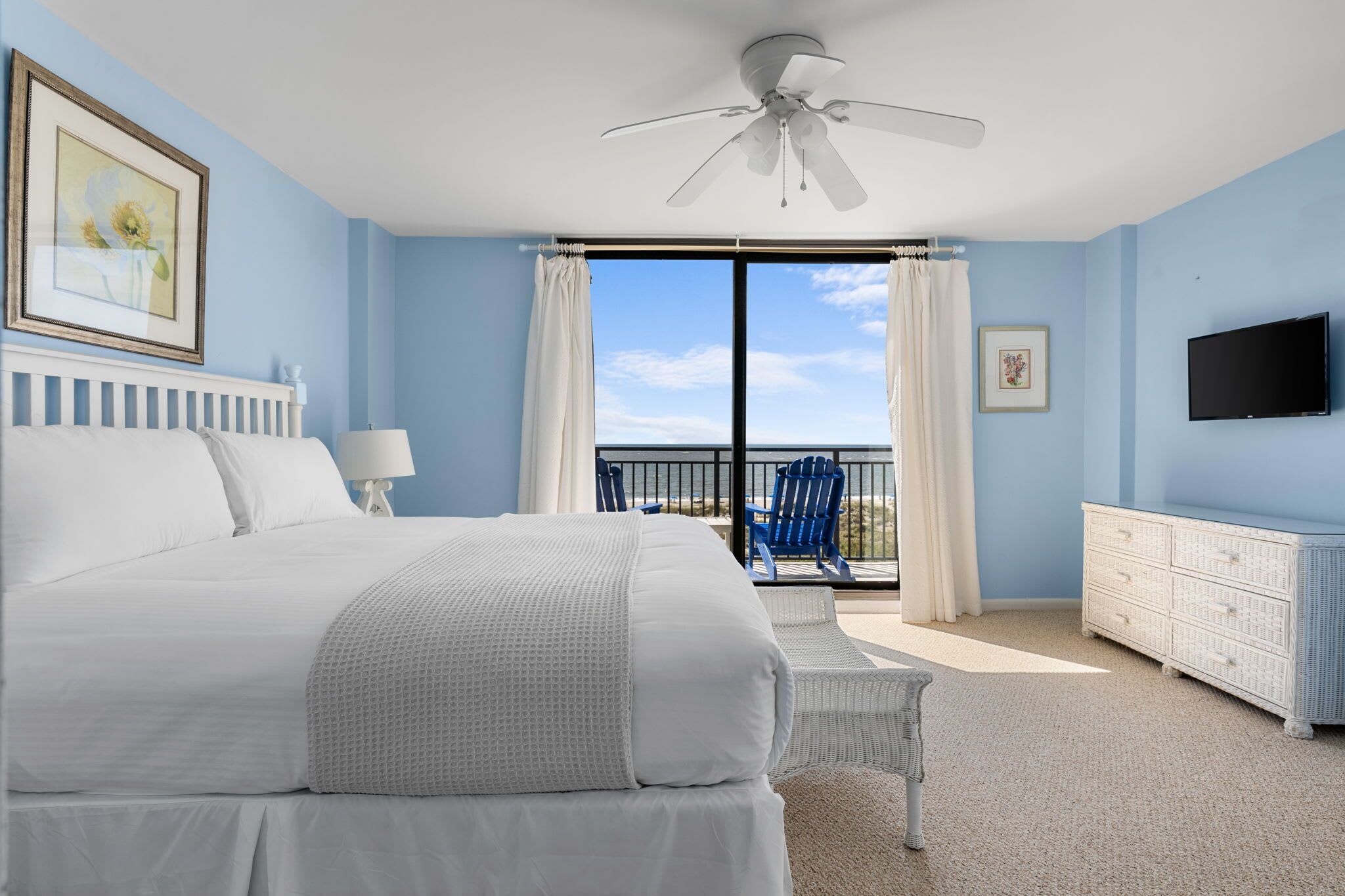 3 slaapkamers, een strijkplank/strijkijzer, wifi, beddengoed