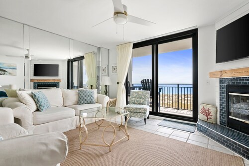 Oceanfront 3 BR | Balcony, Pool & Beach Access
