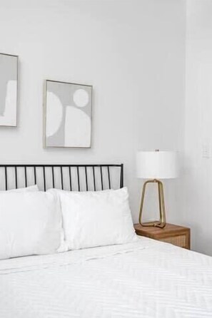 1 dormitori, planxa i posts de planxar, wifi i roba de llit 