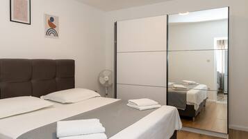 Leilighet (Apartments Villa Marijana - Standard ) | 7 soverom, barnesenger og wi-fi (inkludert)