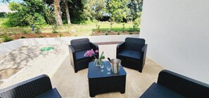 Terrace/patio - Romarin, un Appartement T3 Climatisé, Tout Confort, au Cœur de la Provence (Lorgues)
