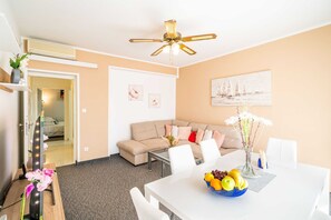 Apartamento (Apartments Blažević - Comfort Two B) | Sala de jantar