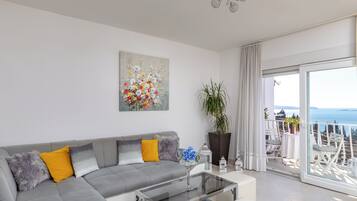Apartment (Apartments Blažević - Two Bedroom A) | Living room | 32-inch flat-screen TV with cable channels
