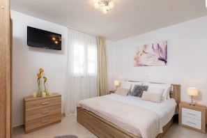 Apartamento (Apartments Blažević - Two Bedroom A) | 5 quartos, berços (sobretaxa), Wi-Fi de cortesia