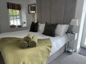 Bureau, espace de travail pour ordinateur portable, Wi-Fi gratuit