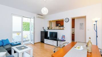 32-inch flat-screen TV with cable channels