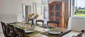 Charming Rural Cottage, Sleeps 8, near Hiking & VTT Trails, Garden Games, 5G Wi-Fi