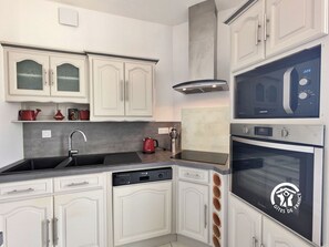 Réfrigérateur, micro-ondes, four, lave-vaisselle