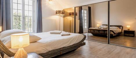 4 bedrooms, free WiFi, bed sheets