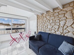 TV - Cozy Studio avec Mezzanine, Parking Privé, Proche Plage - 4 Personnes, Marseillan (Marseillan-Plage)