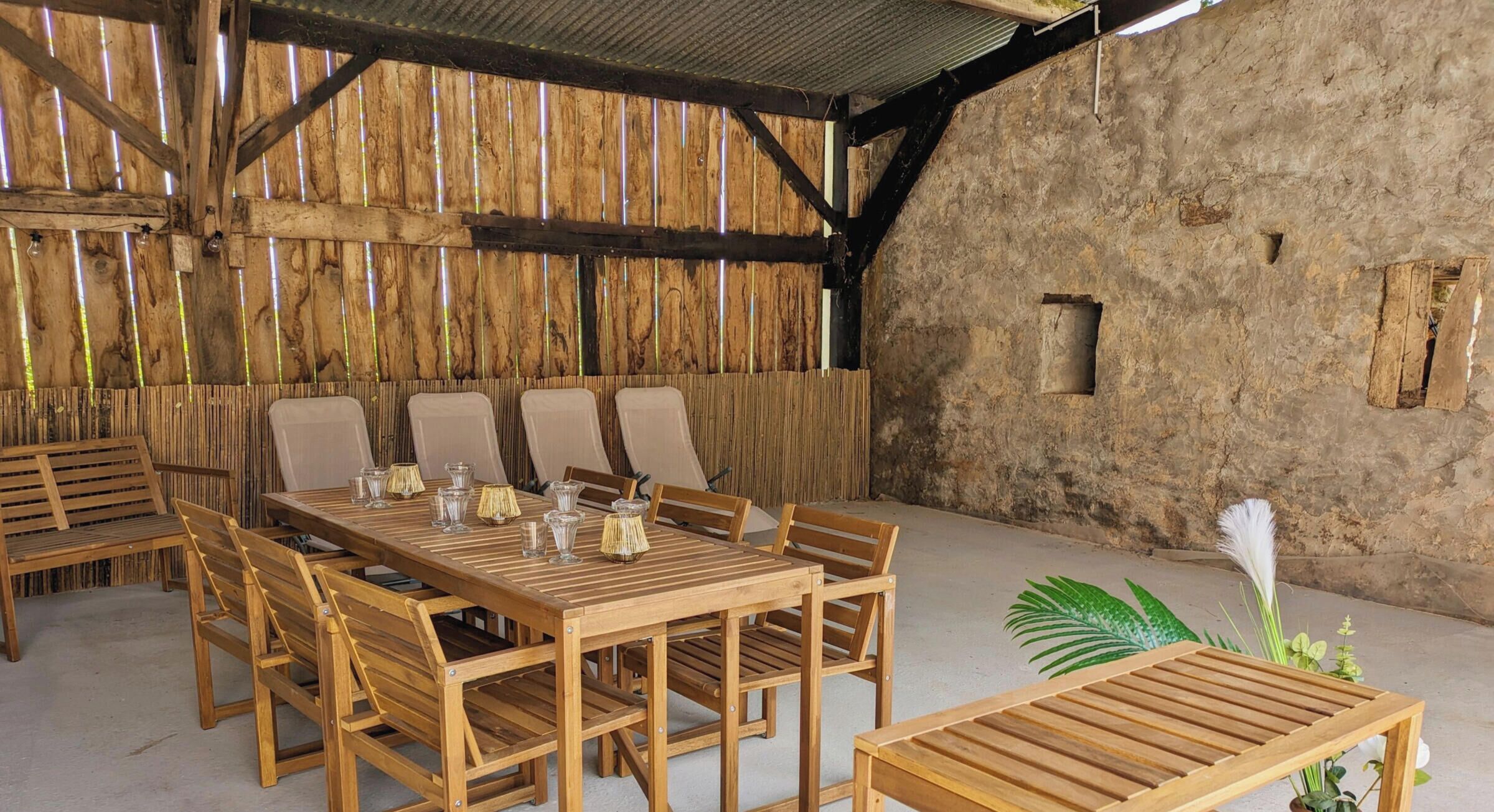 Outdoor dining
