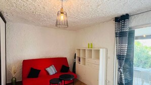 Living area - Seaside Studio with Terrace - 4 Guests, 1 Km to Beach, Parking Included (Lumio)