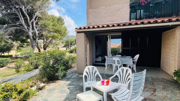 Outdoor dining - Seaside Studio with Terrace - 4 Guests, 1 Km to Beach, Parking Included (Lumio)