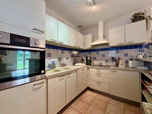 Fridge, oven, stovetop, dishwasher - Quiet house near beach with garden in Saint-Georges-d'Oléron (Saint-Georges-d'Oléron)