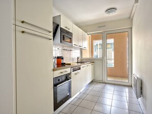 Réfrigérateur, micro-ondes, four, lave-vaisselle