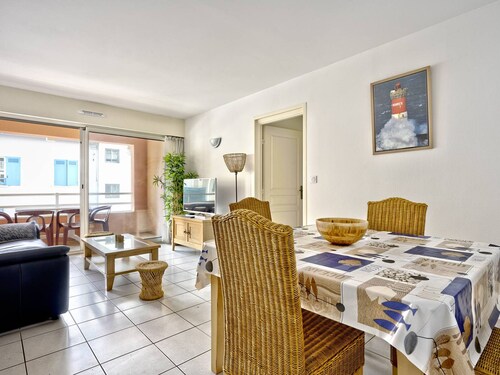 Spacious Central Arcachon T3 Apartment with Loggia, A/C, and Parking - 400m from the Beach!