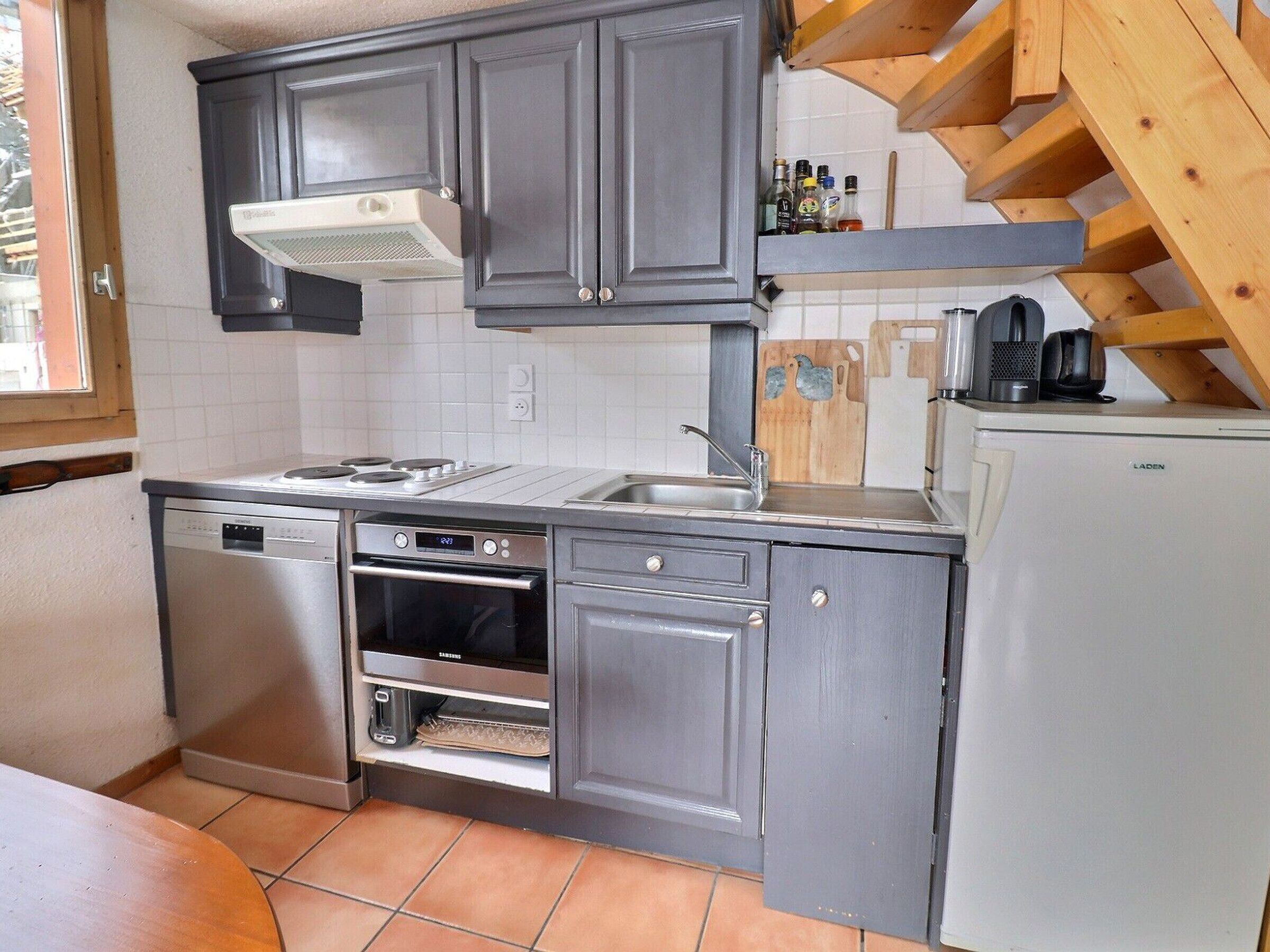 Kjøleskap, mikrobølgeovn, ovn og oppvaskmaskin