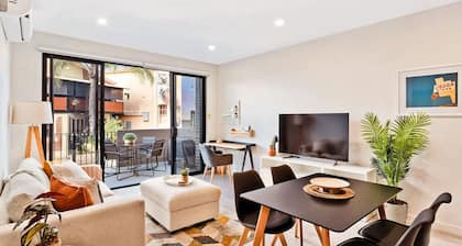 Jewel on Jubilee - New 1 Bed Apt with Parking