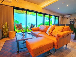 Executive Villa, 2 Bedrooms, Non Smoking, Oceanfront | Living area