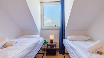 1 bedroom, WiFi, bed sheets