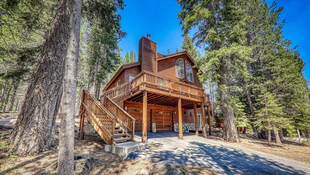 A log cabin with a wooden deck, a staircase, and a garage. - Monthly Lease  - High Point By Tahoe Getaways with 3 Primary Suites! (Truckee)