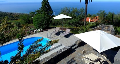 Villa Atlantico mit Beheitztem, Abdeckbarem Pool und Sauna