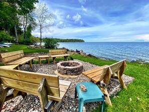 Property grounds - Lakefront Oak Cottage • Hot Tub & Fire Pit (Sodus)
