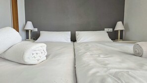 2 habitaciones, tabla de planchar con plancha, wifi y ropa de cama 