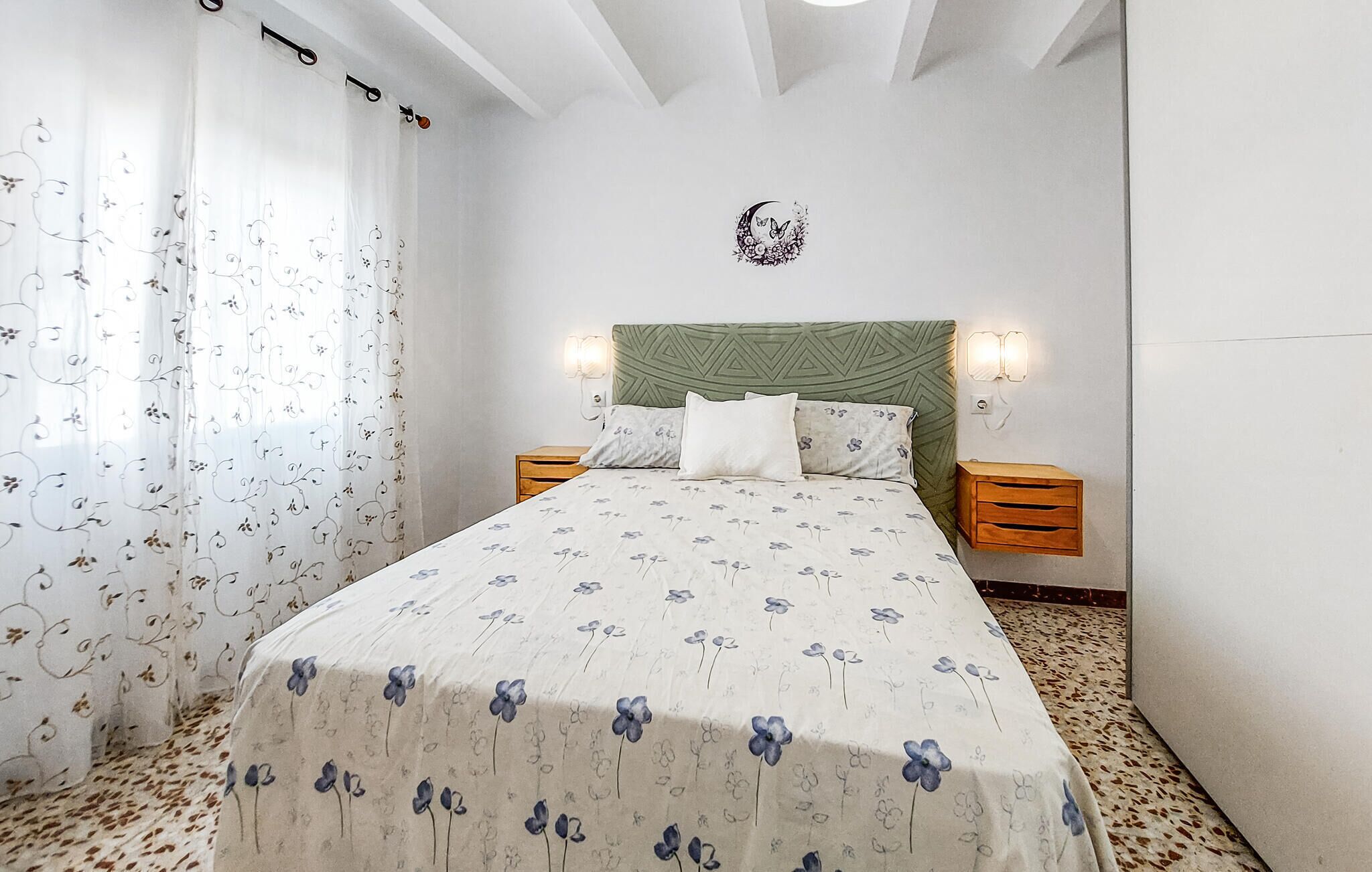 2 bedrooms, bed sheets