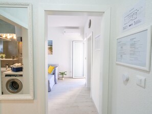 Interior - Lucius 2 by Interhome (Podstrana)