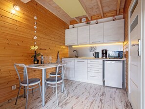 Fridge, microwave, cookware/dishes/utensils - Vacation home Nemo by Interhome (Ustronie Morskie)