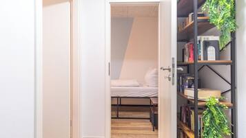 4 bedrooms, WiFi, bed sheets