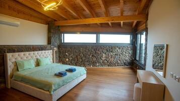 9 chambres, bureau, fer et planche Ă repasser, lit parapluie