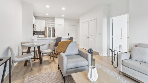 Landing | Modern 1BD, Gym, Clubhouse