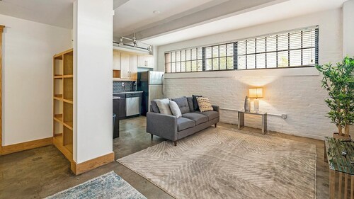 Landing | Spectacular 2BD, Gym, Pool