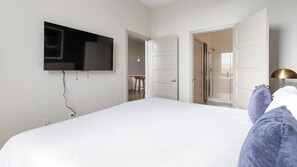 1 bedroom, desk, iron/ironing board, WiFi